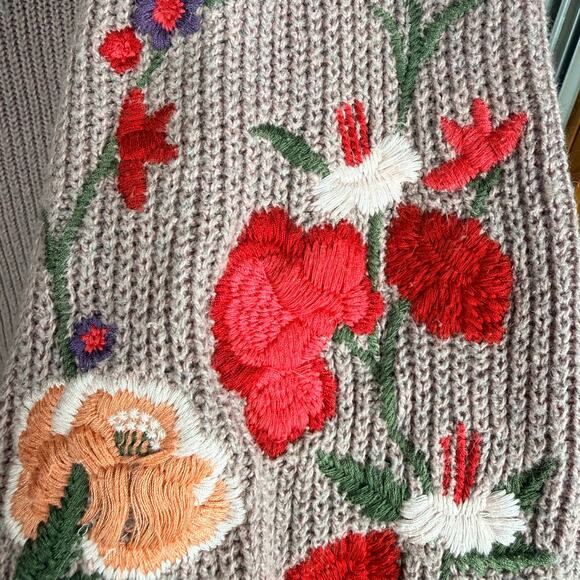 AMERICAN EAGLE S Lavender VNeck Sweater Floral Embroidered Cozy Cottage Feminine - Picture 5 of 9